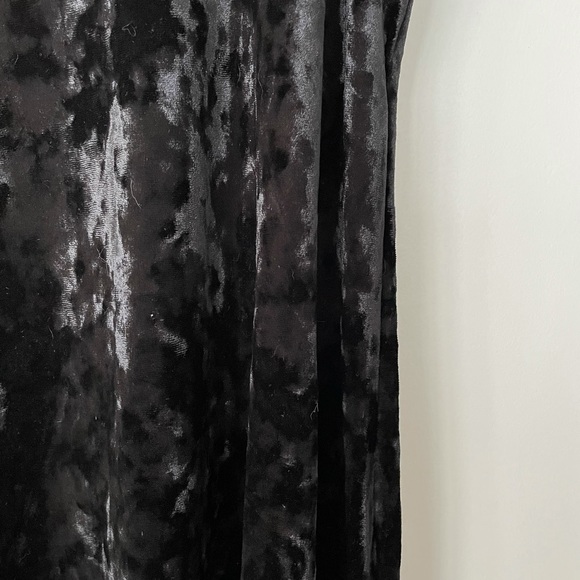 Black velvet dress size small NWT - Picture 3 of 3
